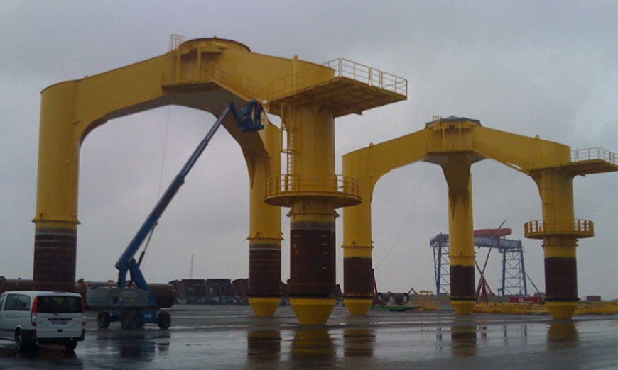 The distinctive BARD tripile, in the Cuxhaven harbor, before installation (photo by author)